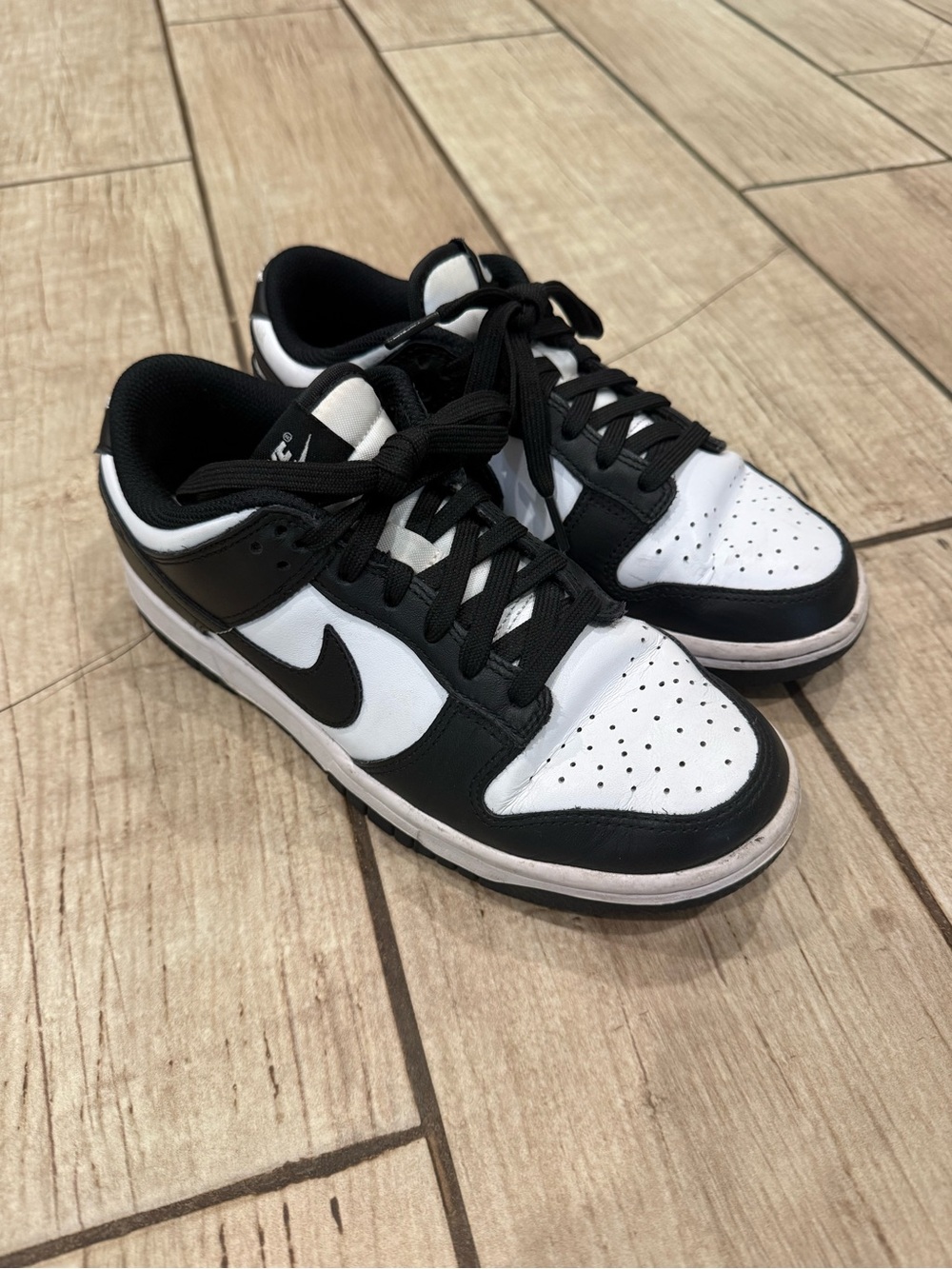 Nike Women’s Low-Top Sneakers - Black & White